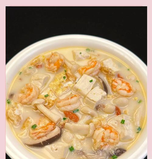 家常鲜菇鱼汤的制作方法（一碗暖心暖胃的鲜美滋补汤/鲜菇、鱼肉、中草药三重配搭）-第3张图片-美味行家
