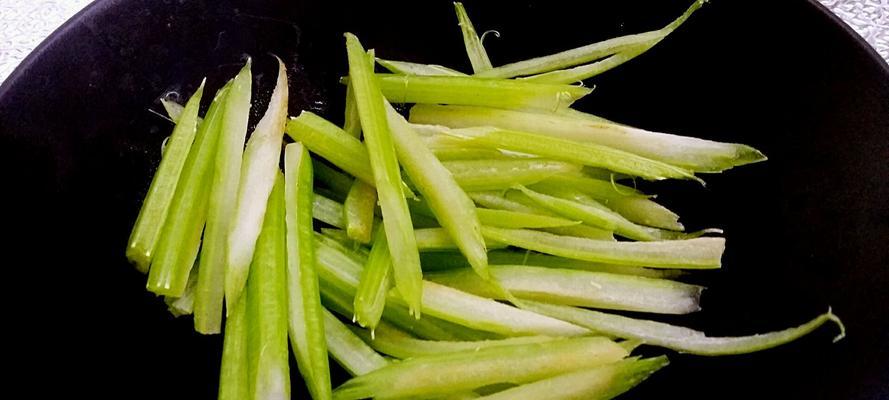 美味肉丝炒豆腐丝（教你一道好吃又健康的家常菜）-第1张图片-美味行家