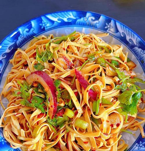 美味肉丝炒豆腐丝（教你一道好吃又健康的家常菜）-第3张图片-美味行家