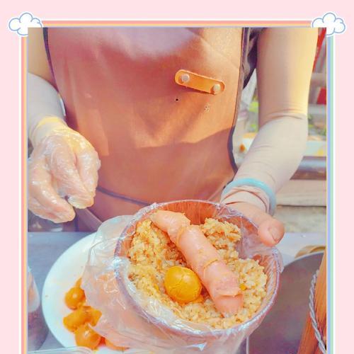咸鸭蛋糯米饭的制作方法（让您在家也能轻松做出美味的咸鸭蛋糯米饭）-第2张图片-美味行家