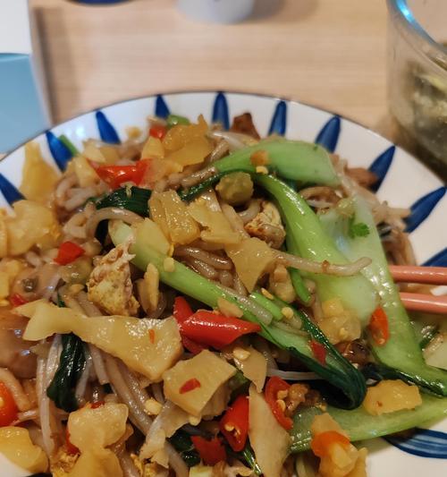 轻松学会以圆菜炒粉的做法（做出美味营养的圆菜炒粉，让你的家人赞不绝口）-第1张图片-美味行家