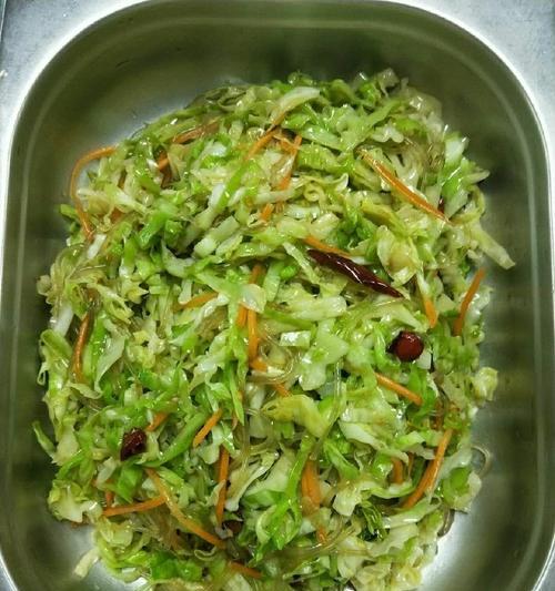 轻松学会以圆菜炒粉的做法（做出美味营养的圆菜炒粉，让你的家人赞不绝口）-第2张图片-美味行家