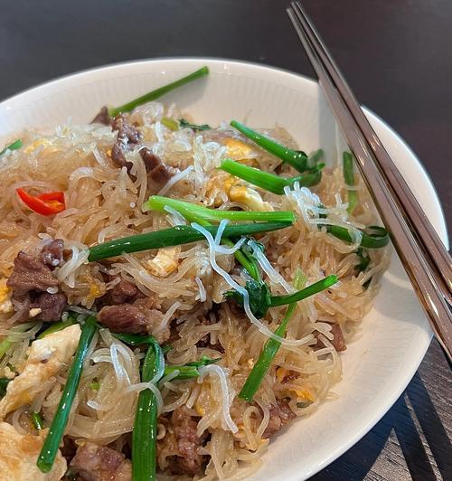 轻松学会以圆菜炒粉的做法（做出美味营养的圆菜炒粉，让你的家人赞不绝口）-第3张图片-美味行家
