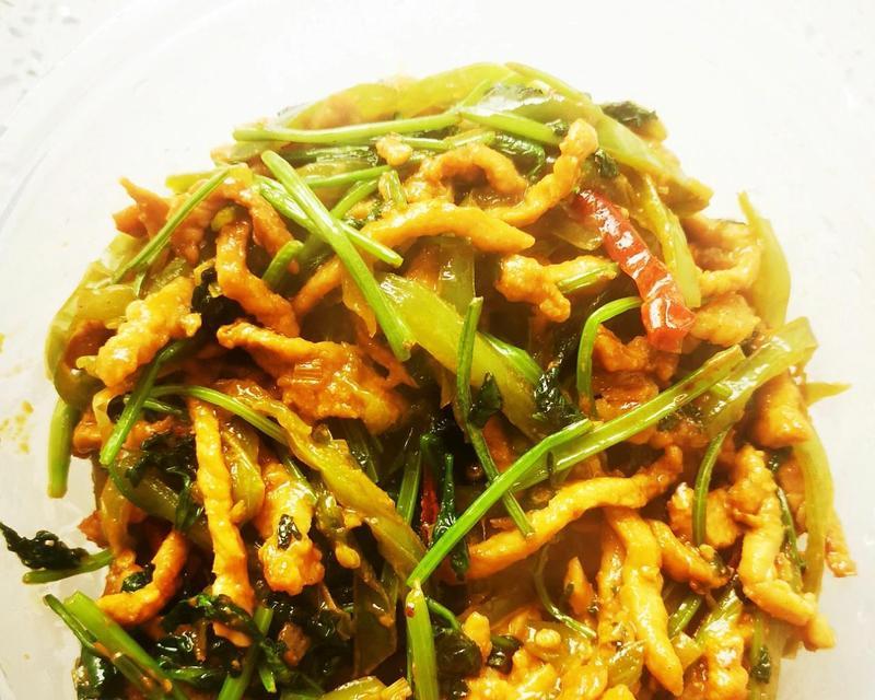 美味香菜肉丝的做法（如何做出口感香脆、肉质鲜美的香菜肉丝？）-第2张图片-美味行家