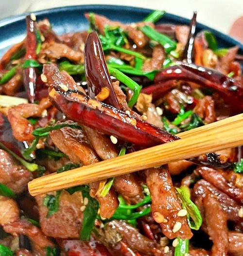 美味香菜肉丝的做法（如何做出口感香脆、肉质鲜美的香菜肉丝？）-第1张图片-美味行家