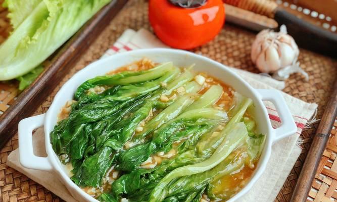 猪油炒蒜泥生菜——清香扑鼻的家常菜（用猪油炒出香气，用蒜泥调味，生菜爽口清新，让你回味无穷。）-第2张图片-美味行家