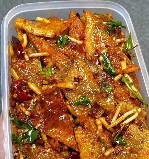 学会用香豆干卤出美味鸡翅（以香豆干为主的卤鸡翅做法分享，让你在家也能吃到下饭的好味道）-第1张图片-美味行家