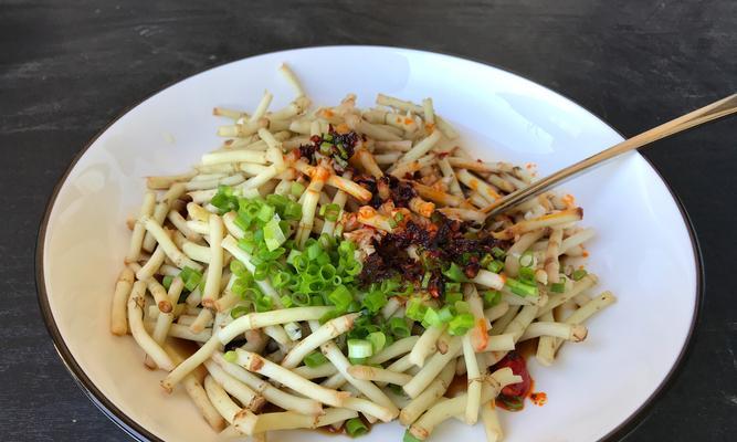 美味又营养的折耳根拌酸菜（用折耳根为酸菜增添风味）-第1张图片-美味行家