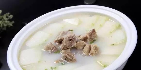 鲜美猪骨冬瓜汤的做法（家常美味，营养丰富的汤品）-第3张图片-美味行家