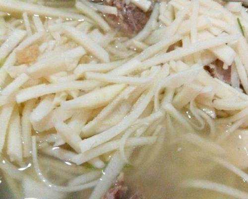 芝麻笋丝的制作方法（健康营养，美味可口的家常菜）-第2张图片-美味行家