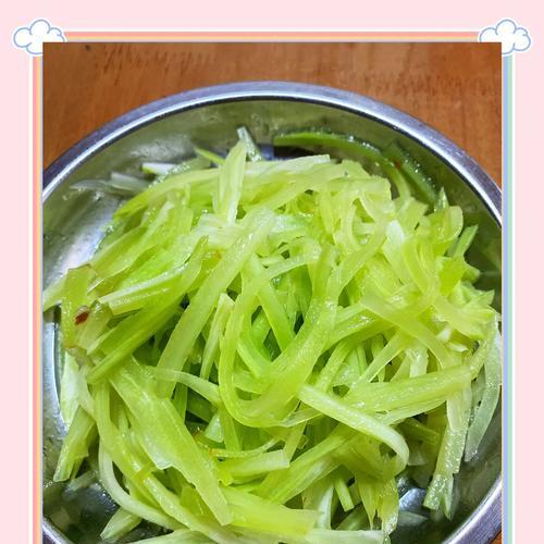 芝麻笋丝的制作方法（健康营养，美味可口的家常菜）-第3张图片-美味行家