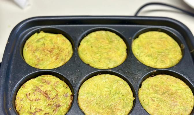 香煎南瓜丝饼的做法（用南瓜的甜美，制作美味的饼）-第2张图片-美味行家