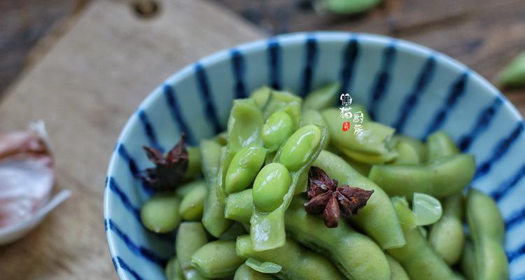 五香煮毛豆，美味清爽（用简单的方法，制作出美味爽口的毛豆佳肴）-第3张图片-美味行家