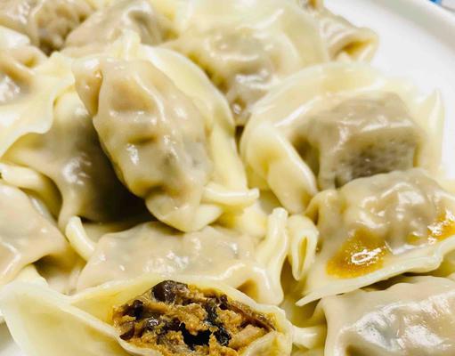 鱿鱼三鲜馅儿饺子的制作方法（让你享受美食盛宴的制作过程）-第2张图片-美味行家