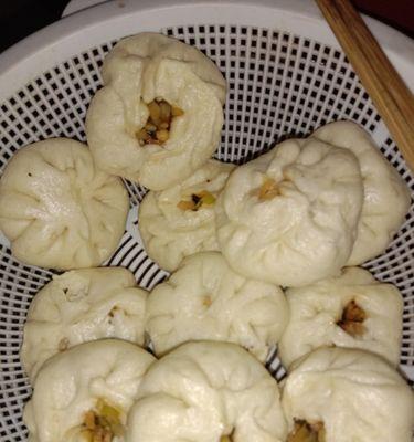 用香菇土豆茄子包子打造美味早餐（15个步骤教你制作美味包子）-第2张图片-美味行家