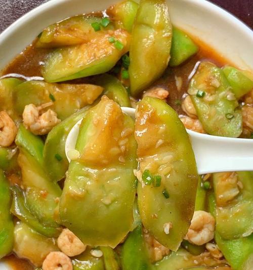 美味又营养的虾仁炒丝瓜条（健康鲜香，轻松学会烹饪丝瓜）-第2张图片-美味行家