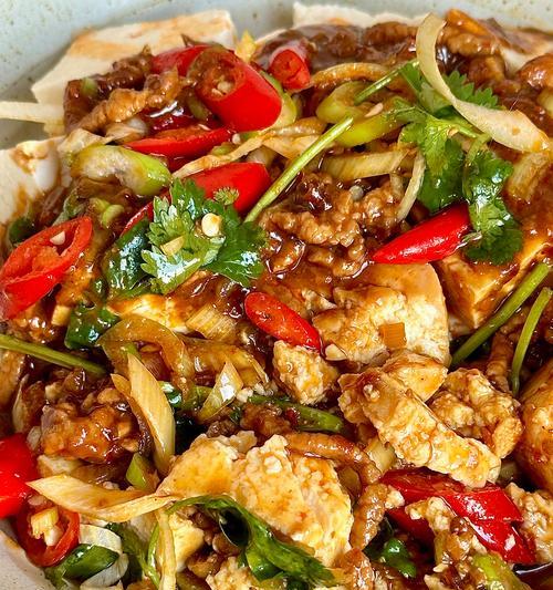 香辣炒豆腐的做法（辣味十足，清爽可口，让你欲罢不能的豆腐美食）-第3张图片-美味行家