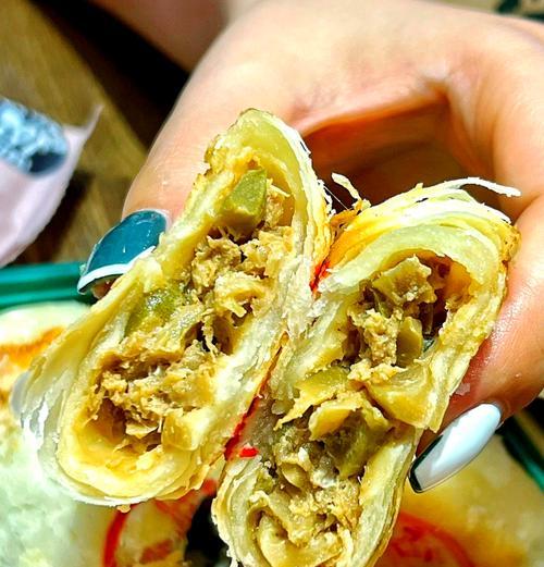 榨菜鲜肉月饼，一口掉酥的绝妙美味（手把手教你制作榨菜鲜肉月饼，让你的味蕾爆发）-第3张图片-美味行家