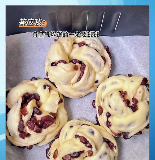 红豆小面包，让你青春常驻（以养颜为主题的健康小点心，红豆面包的制作方法）-第1张图片-美味行家