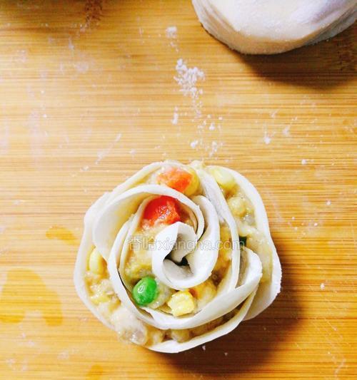 尝鲜美食，虾滑玫瑰花煎饺（美味煎饺做法大揭秘，独家分享关键步骤）-第2张图片-美味行家