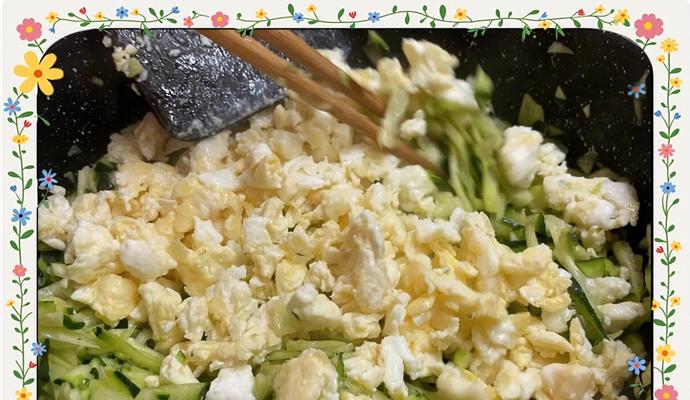 享受美食盛宴——以西葫芦鸡蛋木耳水饺的制作方法（鲜美口感，家庭自制，健康美味）-第3张图片-美味行家