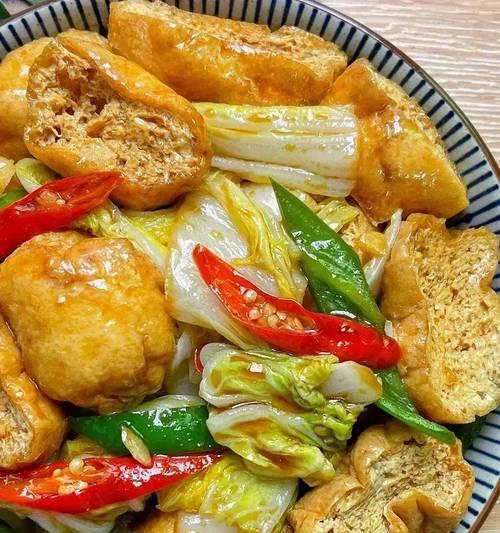 学会这道菜，让家人爱上素菜。土豆和白菜的完美组合，让你回味无穷。-第3张图片-美味行家