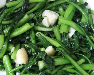 紫菜心炒肉片的做法（以新鲜紫菜心为主材，做一道美味清香的炒菜）-第1张图片-美味行家