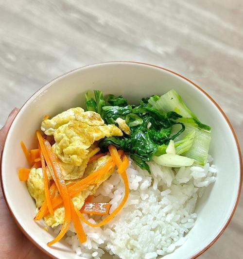 虾皮清炒小白菜（一道营养丰富、美味可口的家常菜）-第1张图片-美味行家