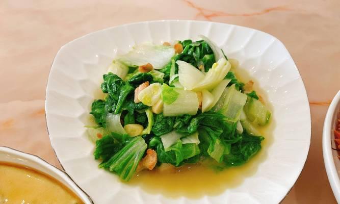 虾皮清炒小白菜（一道营养丰富、美味可口的家常菜）-第3张图片-美味行家