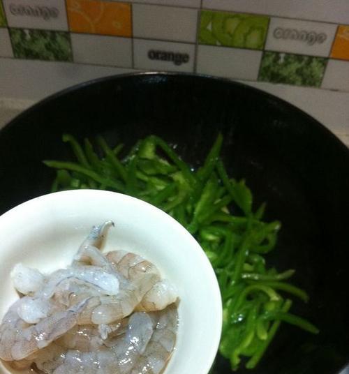 香菇炒圆椒的美食享受（健康营养，美味可口的家常菜）-第1张图片-美味行家