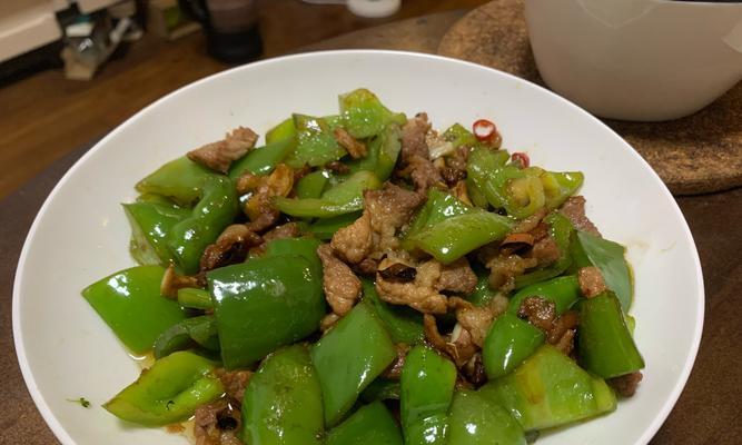 香菇炒圆椒的美食享受（健康营养，美味可口的家常菜）-第2张图片-美味行家
