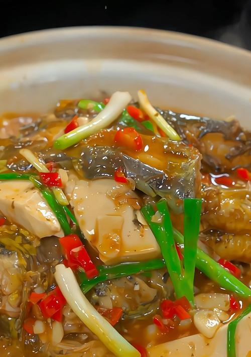 健康美味，紫苏炖黄骨鱼汤（以紫苏为灵魂，健康滋补的美味佳肴）-第3张图片-美味行家