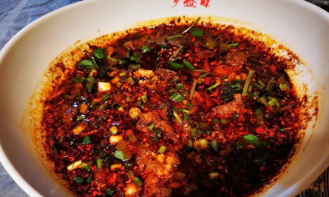 让你欲罢不能的香辣水煮牛肉（重庆特色美食/水煮牛肉的制作方法/香辣鲜美）-第1张图片-美味行家