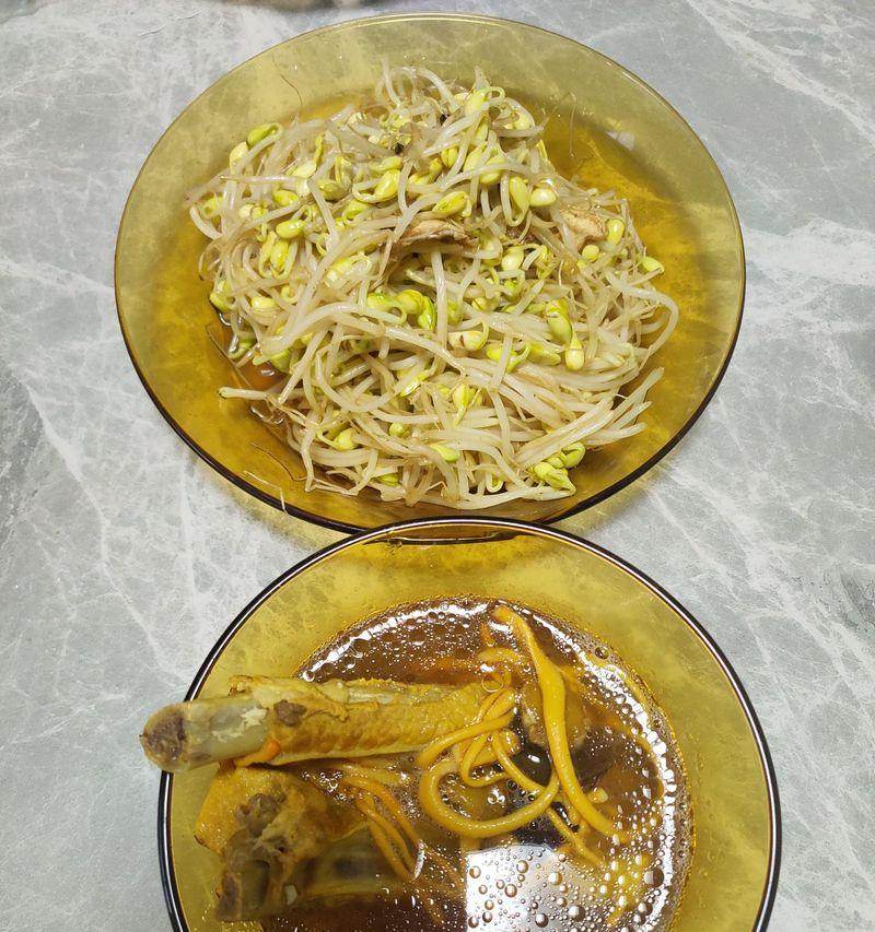 芽苗菜白菜肉馅的制作方法（健康美味的家常小吃）-第1张图片-美味行家