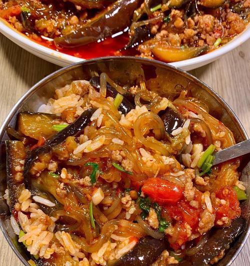 美味又健康的猪肉茄子煲（煲出香气扑鼻、营养均衡的一道菜）-第3张图片-美味行家