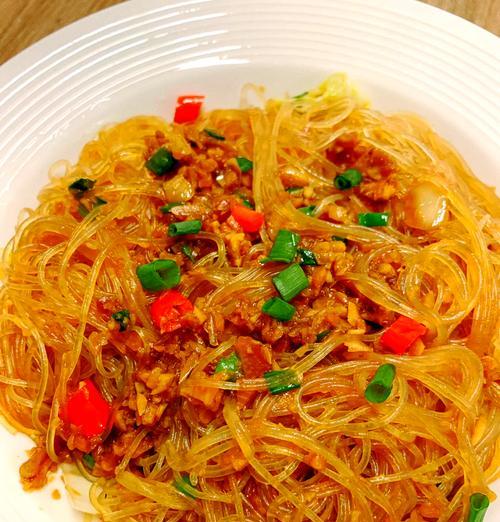 小白菜拌粉丝，清爽开胃的美味佳肴（手把手教你做一道简单易学的凉菜）-第2张图片-美味行家