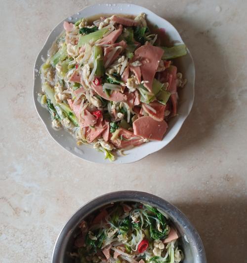 小白菜拌粉丝，清爽开胃的美味佳肴（手把手教你做一道简单易学的凉菜）-第3张图片-美味行家
