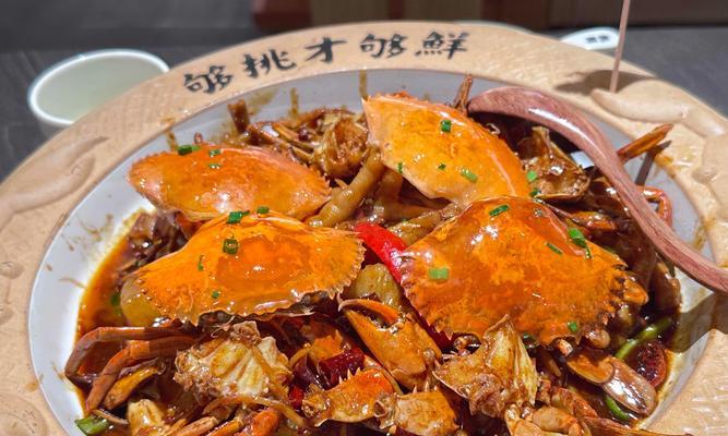 自制肉蟹煲的做法（海鲜美味，口感鲜香，一锅搞定）-第1张图片-美味行家