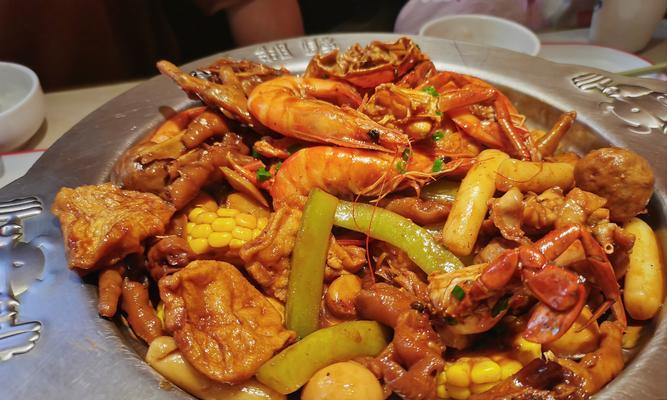 自制肉蟹煲的做法（海鲜美味，口感鲜香，一锅搞定）-第3张图片-美味行家