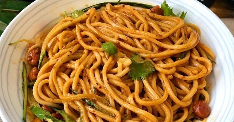 芝麻酱拌面的制作方法（用手工鲜面条做出美味可口的芝麻酱拌面）-第1张图片-美味行家