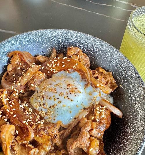 双菇炒肥牛（美味佳肴，营养丰富，家庭美食必备）-第2张图片-美味行家