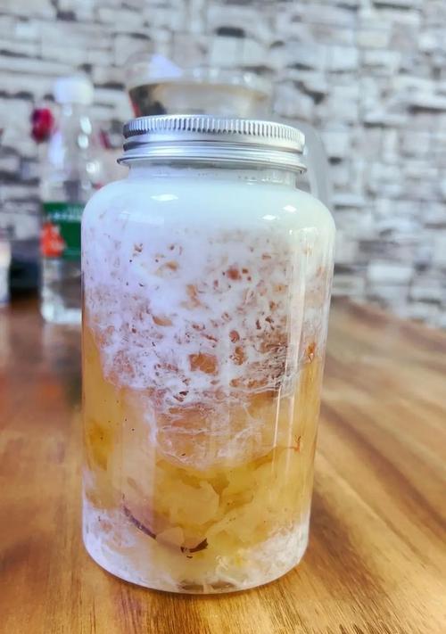 以雪燕桃胶炖牛奶的做法（让你的味蕾与身体一起享受）-第3张图片-美味行家