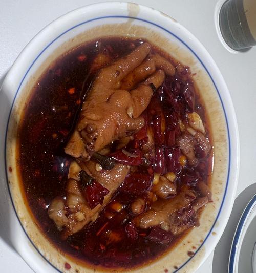 杏仁豆腐的做法（教你如何制作美味的杏仁豆腐）-第1张图片-美味行家