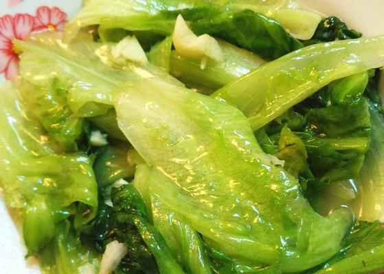香气扑鼻，口感清爽——以蒜泥生菜的做法（健康又美味的佳肴，营养丰富的选择）-第3张图片-美味行家