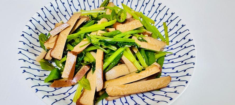 香嫩清爽，学会青椒炒鸡蛋干（简单易做，家常美食）-第2张图片-美味行家