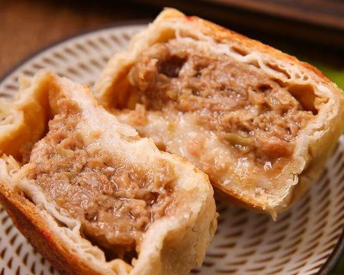 另类美食创意——以榨菜鲜肉月饼为主角（在中秋节用创意为美食加分，尝尝不一样的味道）-第1张图片-美味行家