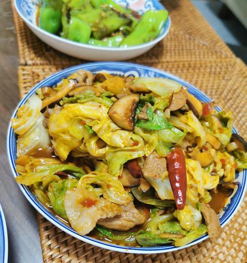 美味易学的烧肉炒卷心菜做法（用简单的食材，做出又鲜又香的佳肴）-第3张图片-美味行家