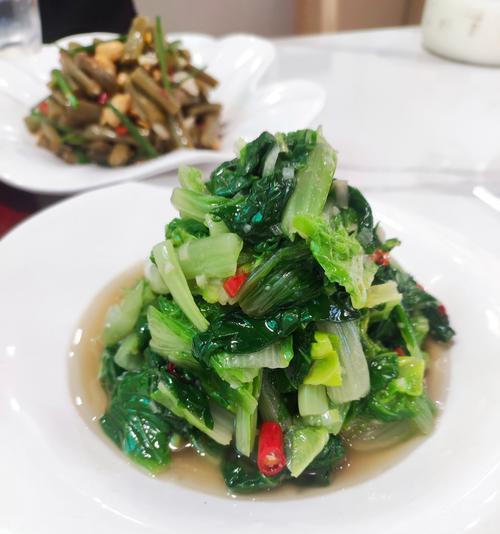 简单又美味的虾皮清炒小白菜（学会这个菜谱，让你的厨艺进阶升级）-第2张图片-美味行家