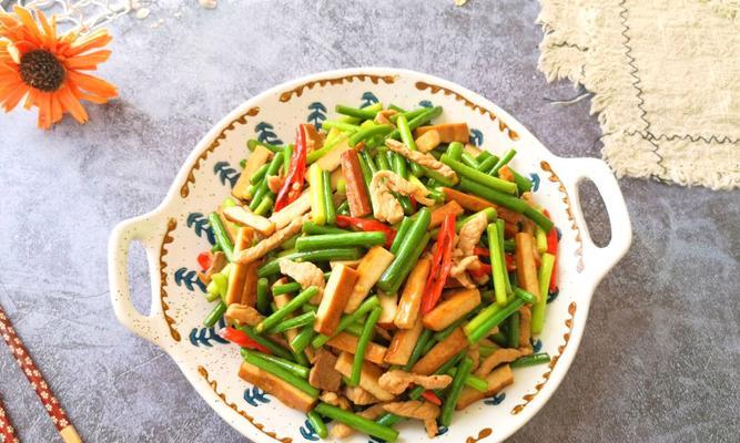 手把手教你做香干肉丝（原汁原味，家常美食，健康又美味）-第1张图片-美味行家