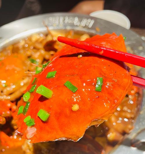 品尝美味蟹煲（一道家常菜的做法及口感体验）-第2张图片-美味行家